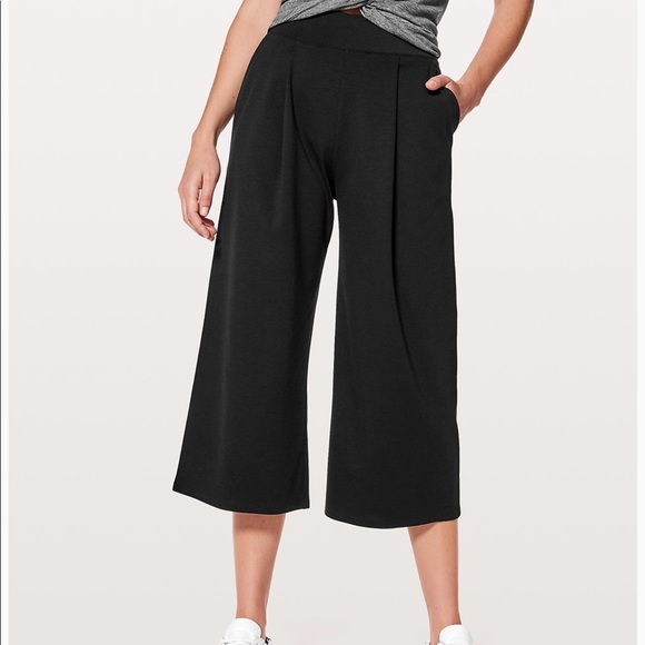 lululemon athletica Pants - Lululemon “Can you feel the pleat” Crop